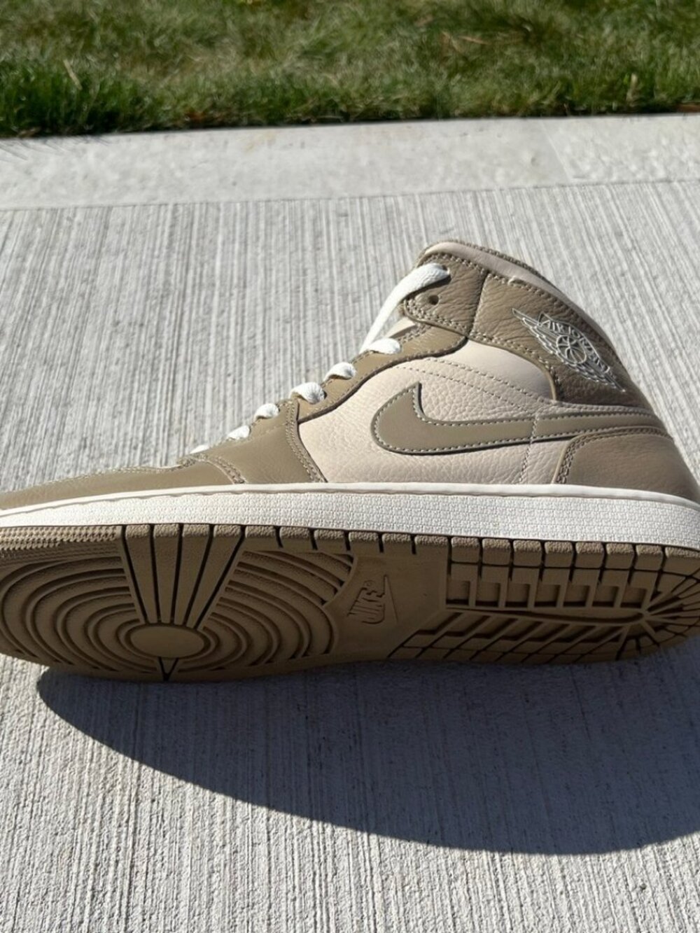 Jordan 1 mid Legend light brown %100 authentic - Picture 14 of 16